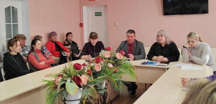 В Копыльском территориальном центре продолжаются встречи с социальными работниками в рамках «Школы социального работника»