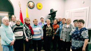 Граждане пожилого возраста посетили выставку «Лица Победы»