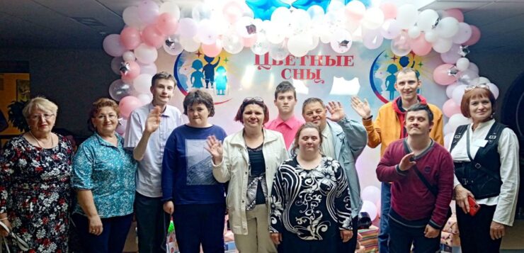 Ребята, посещающие Копыльский ТЦСОН, отправились на концерт «Цветные сны»