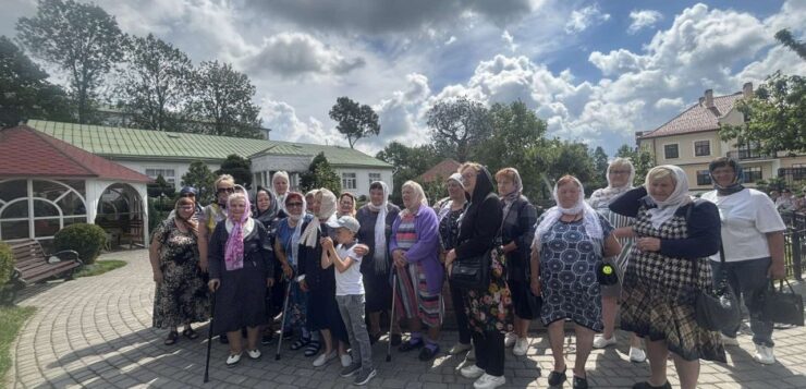 Экскурсия граждан серебряного возраста в  Жировичский монастырь